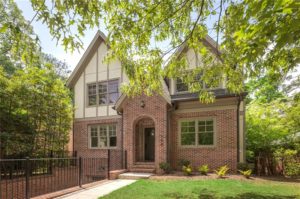134 Woodlawn Avenue