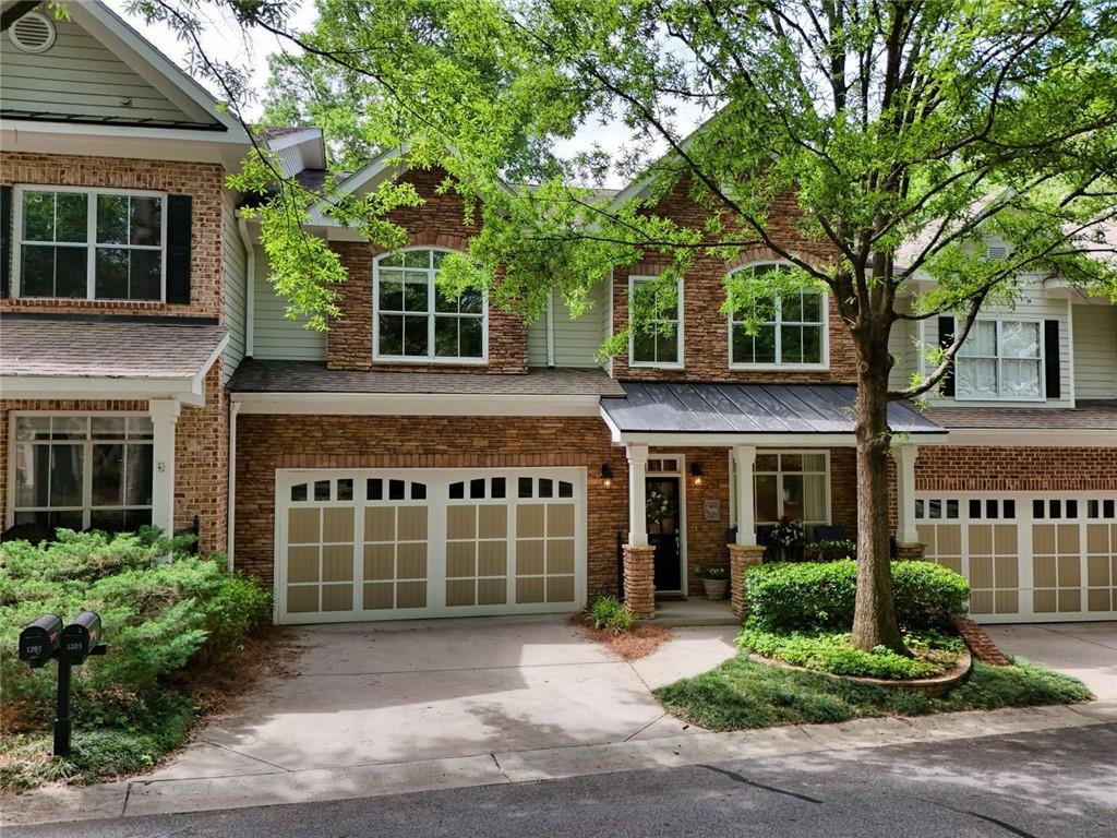 1203 Glenridge Place NE