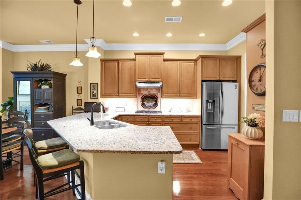 1203 Glenridge Place NE