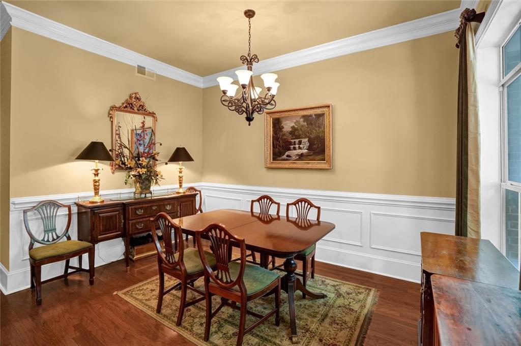 1203 Glenridge Place NE