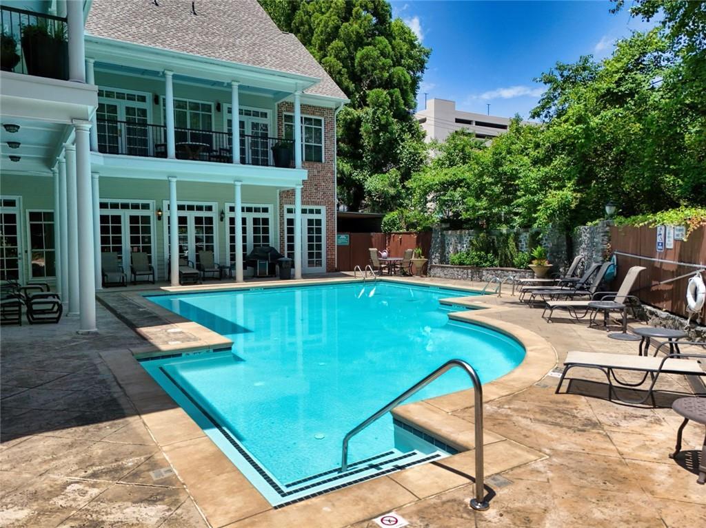 1203 Glenridge Place NE