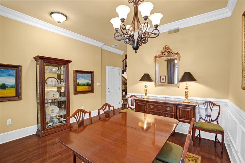 1203 Glenridge Place NE