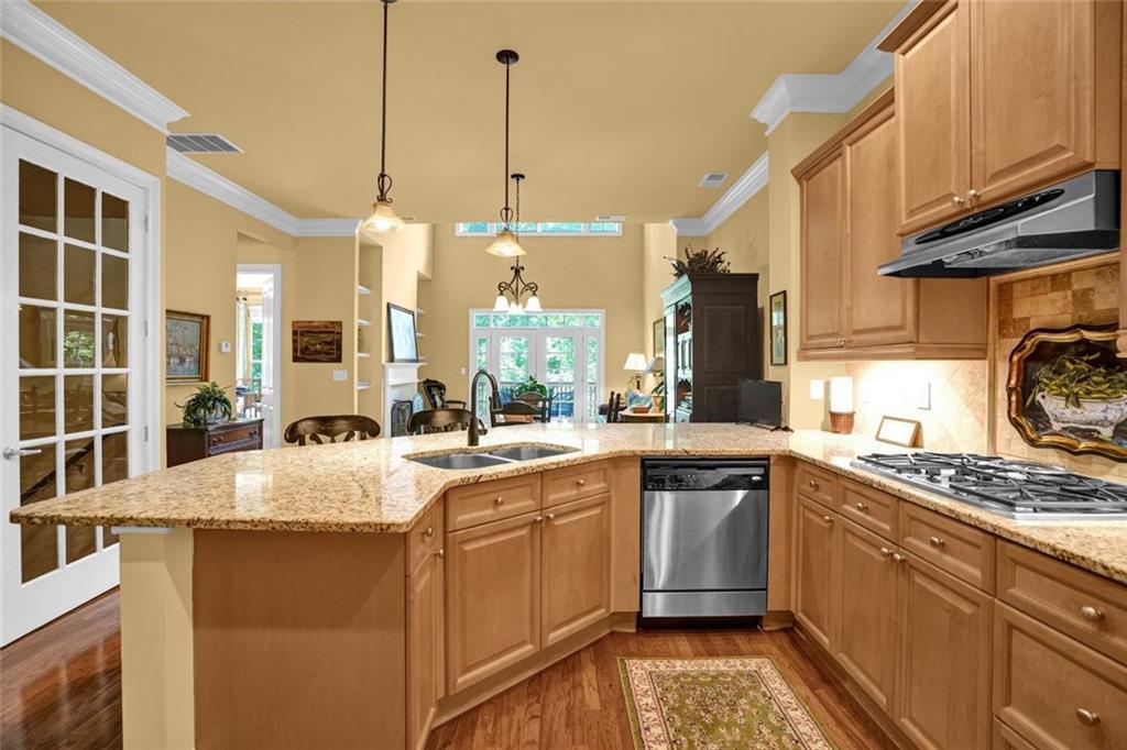 1203 Glenridge Place NE