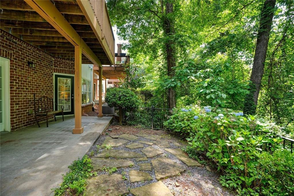 1203 Glenridge Place NE