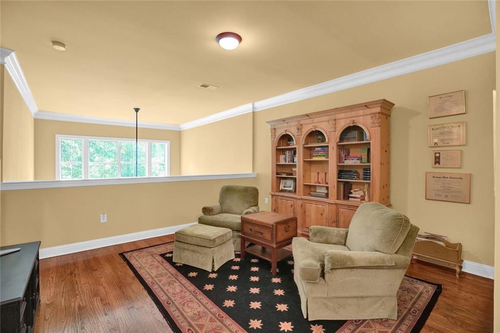 1203 Glenridge Place NE