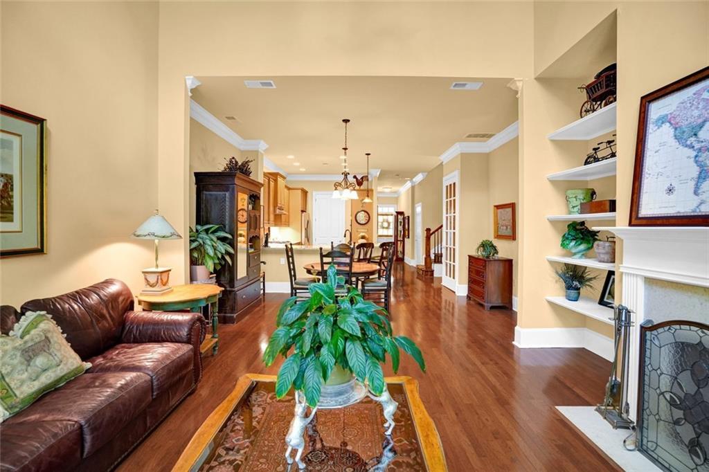 1203 Glenridge Place NE