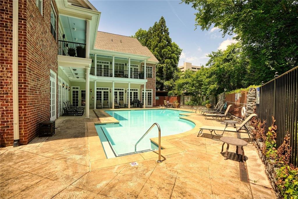 1203 Glenridge Place NE