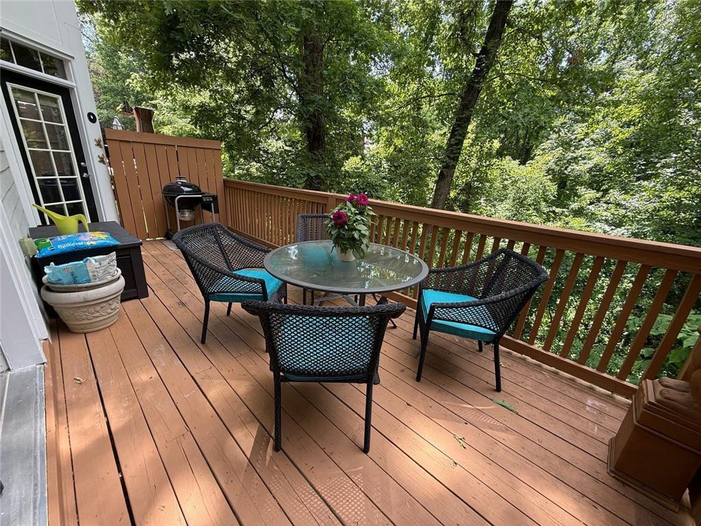 1203 Glenridge Place NE