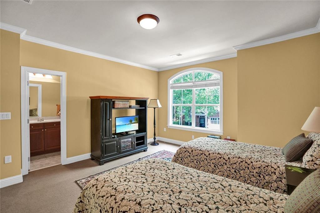 1203 Glenridge Place NE