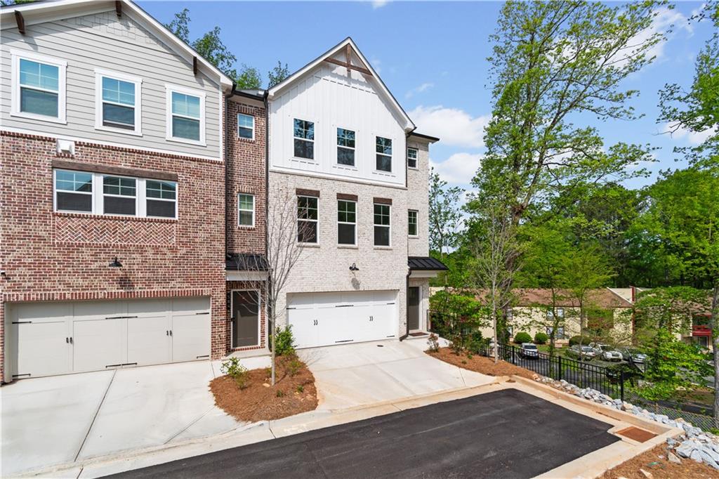586 Avondale Park Circle