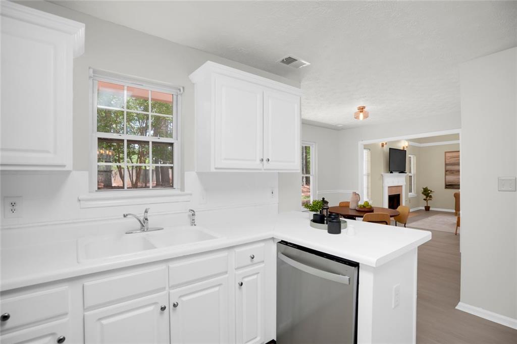 3366 English Oaks Drive NW