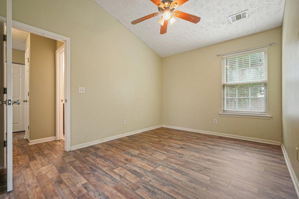 517 Oakleaf Court