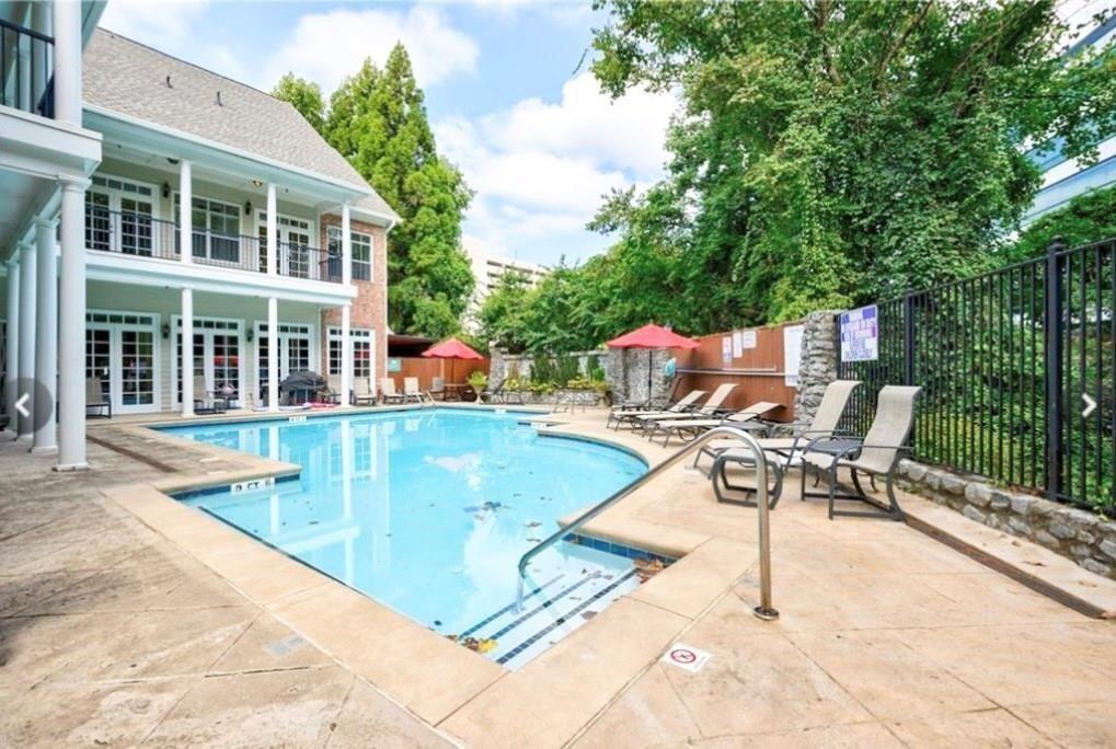 5523 Glenridge Park NE