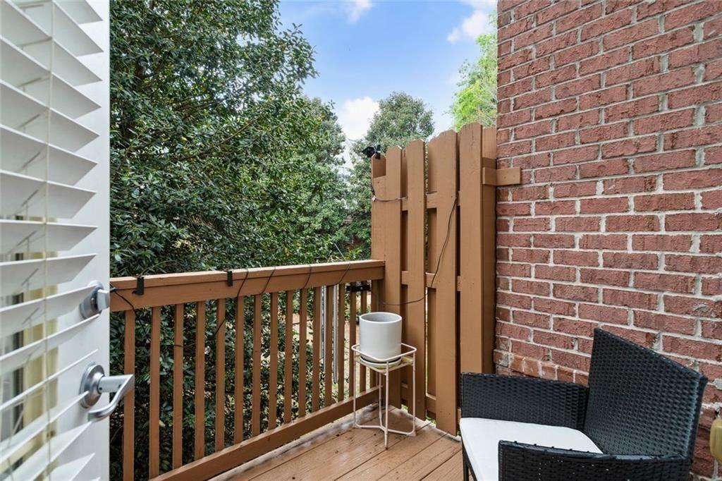 5523 Glenridge Park NE