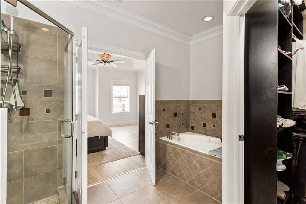 5523 Glenridge Park NE