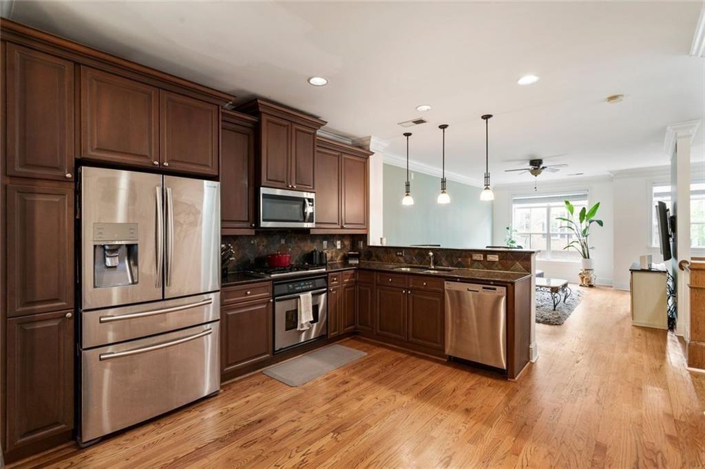 5523 Glenridge Park NE