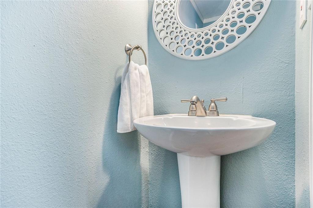 6940 Roswell Road Unit 16B