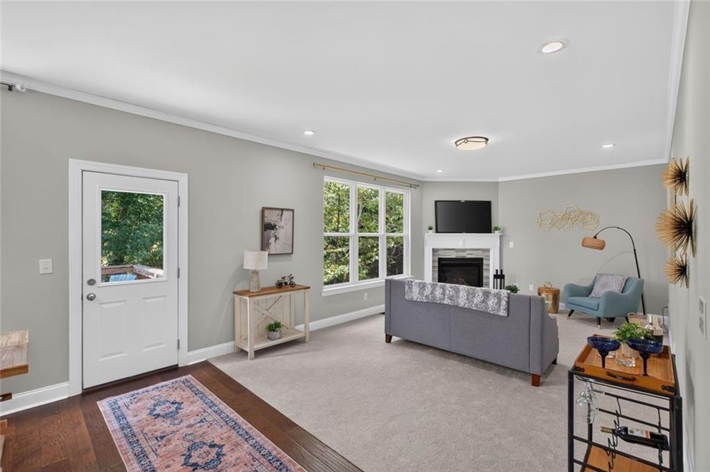 102 S Fortune Way