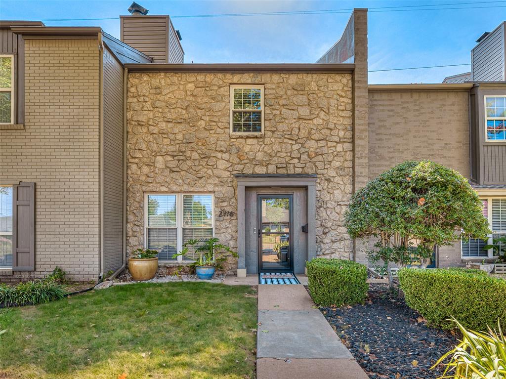 2916 Rosewood Lane Unit: 2916