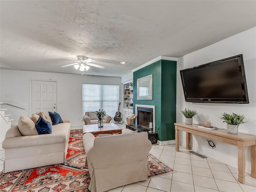 2916 Rosewood Lane Unit: 2916