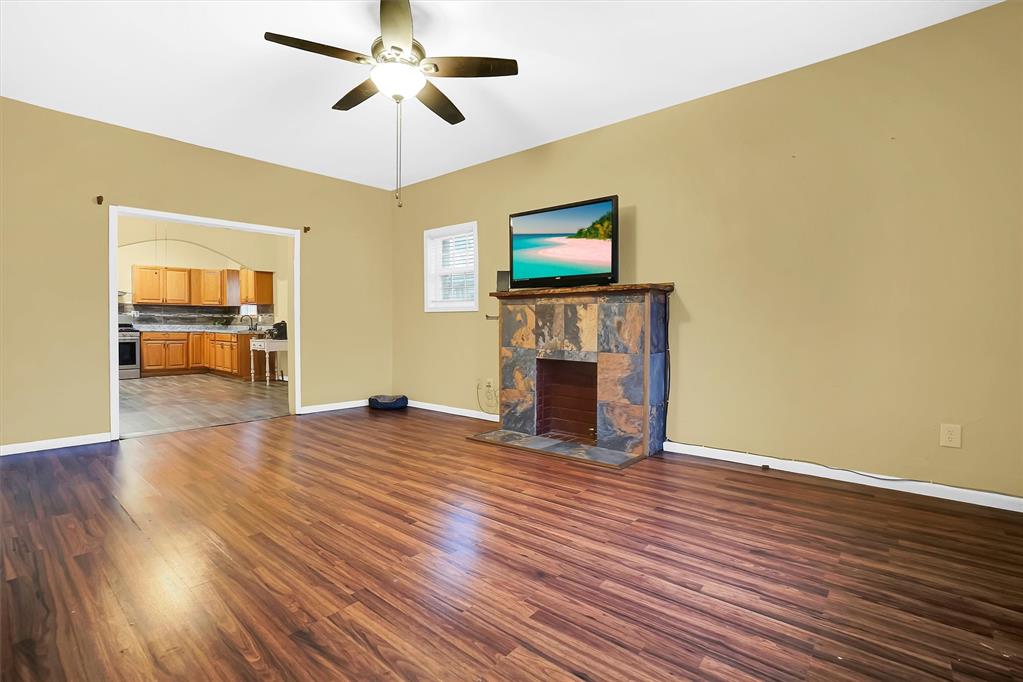 704 E Liveoak Street