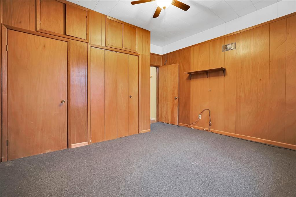 704 E Liveoak Street