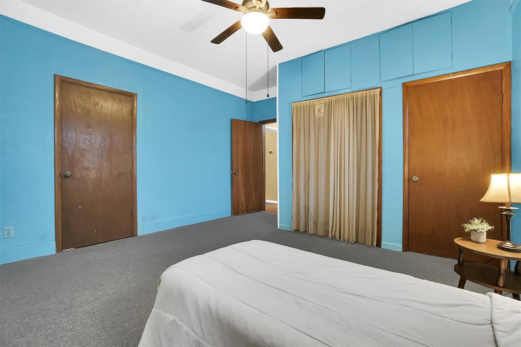 704 E Liveoak Street