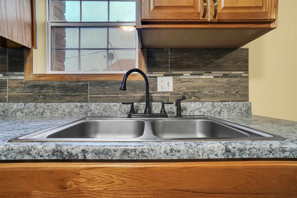 704 E Liveoak Street