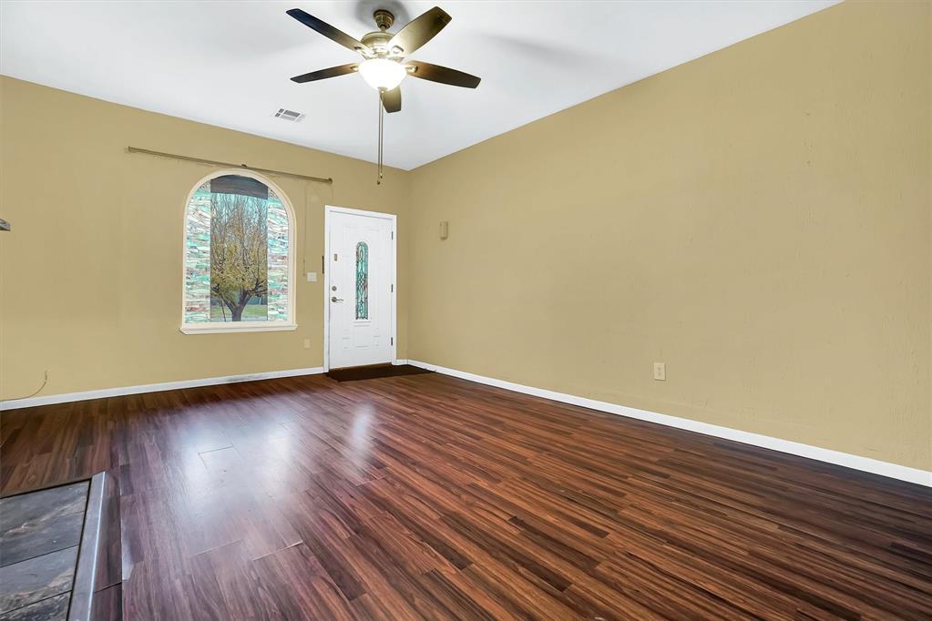 704 E Liveoak Street