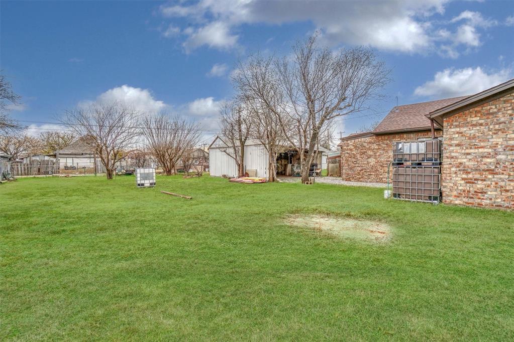 704 E Liveoak Street