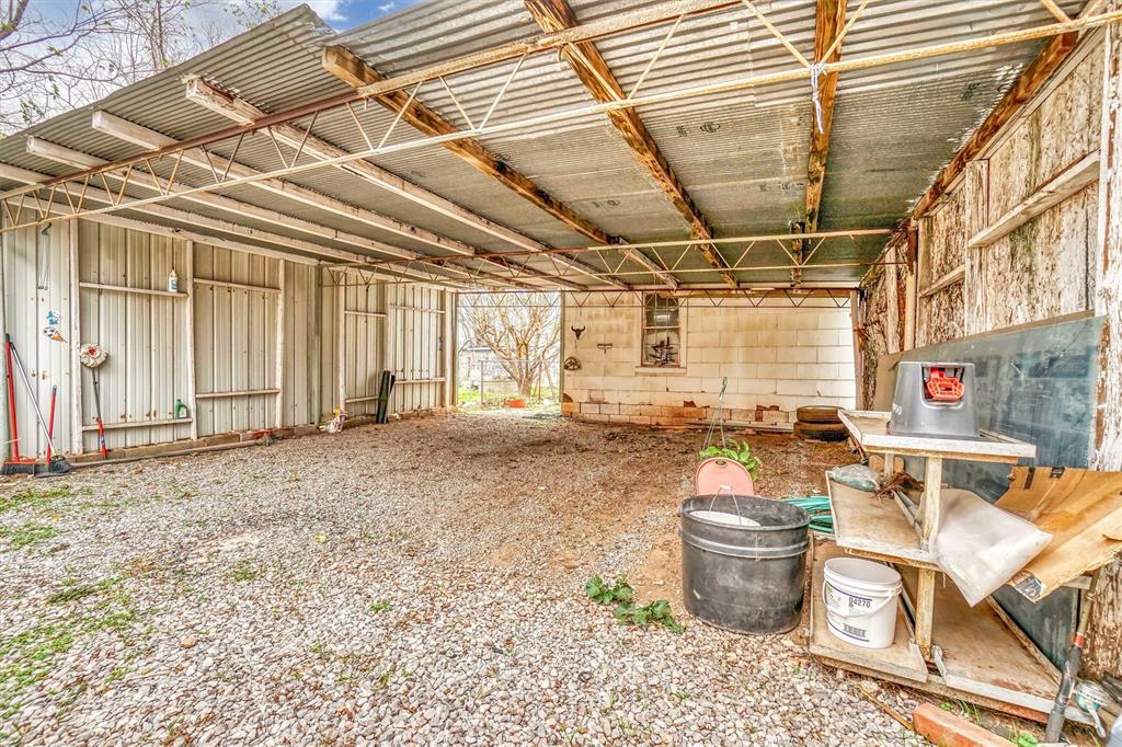 704 E Liveoak Street