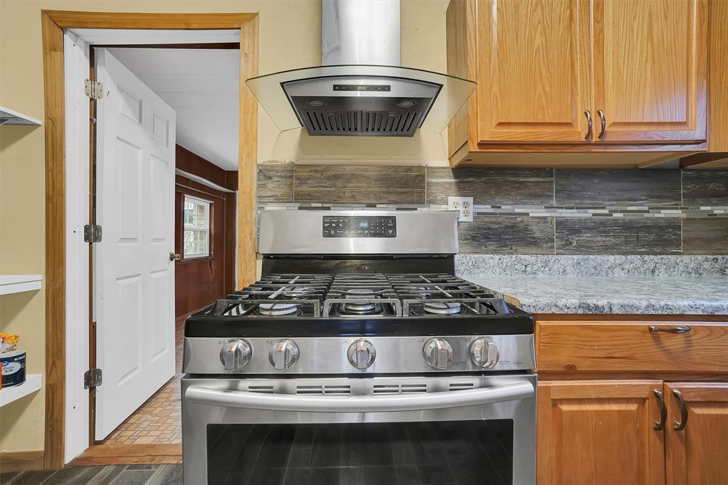 704 E Liveoak Street