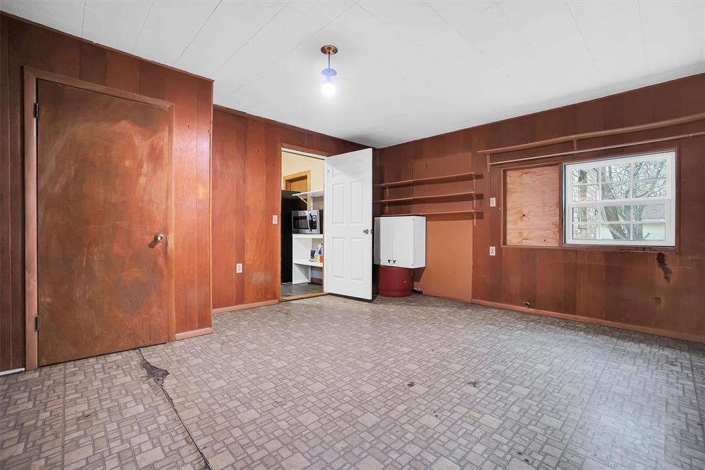 704 E Liveoak Street