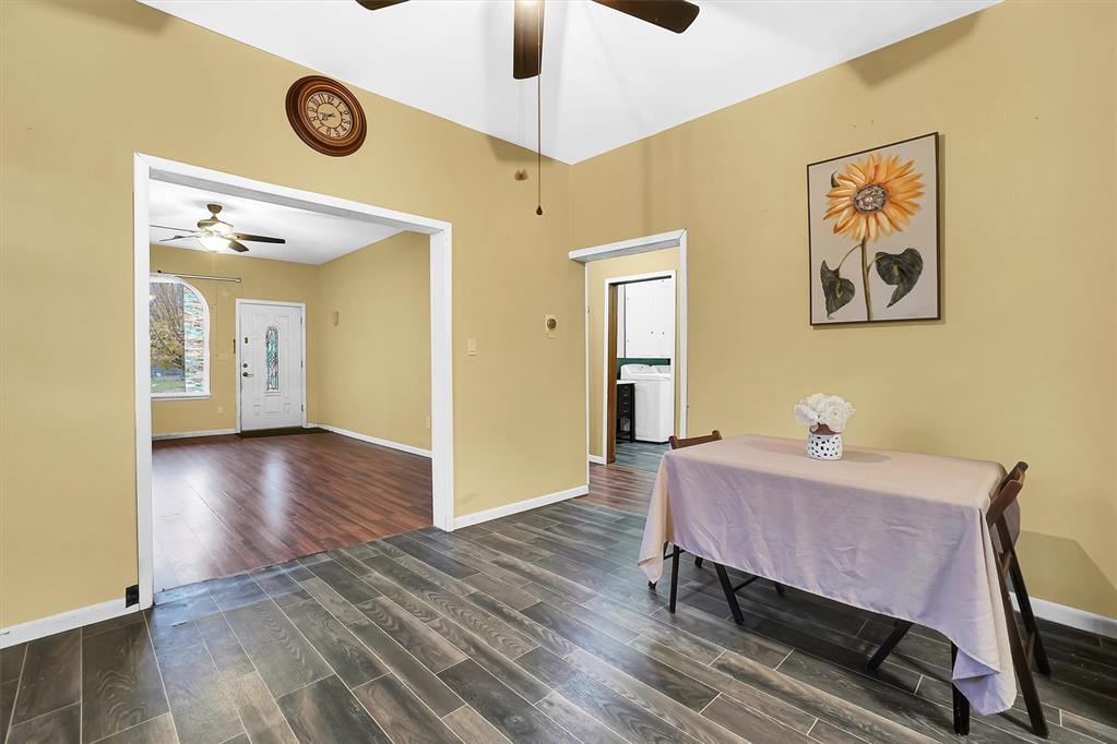 704 E Liveoak Street