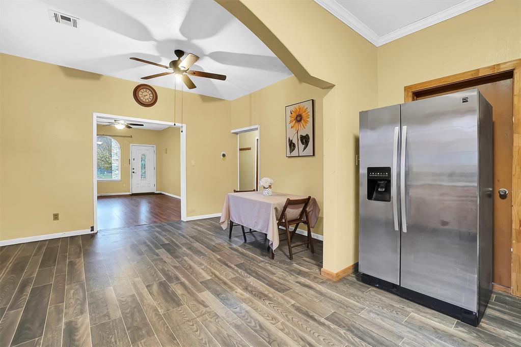 704 E Liveoak Street