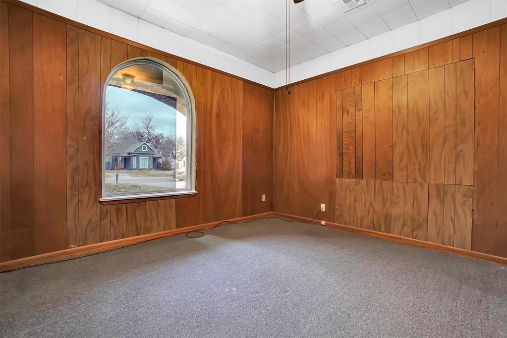 704 E Liveoak Street