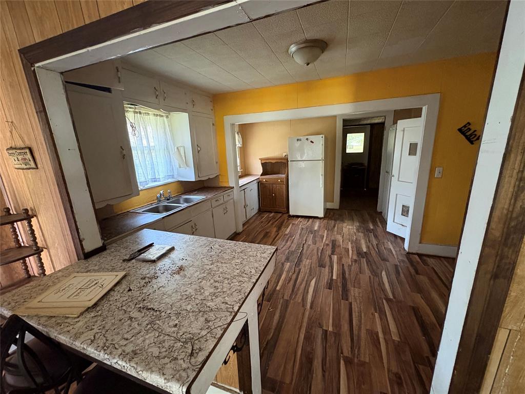 615 E Charles Avenue