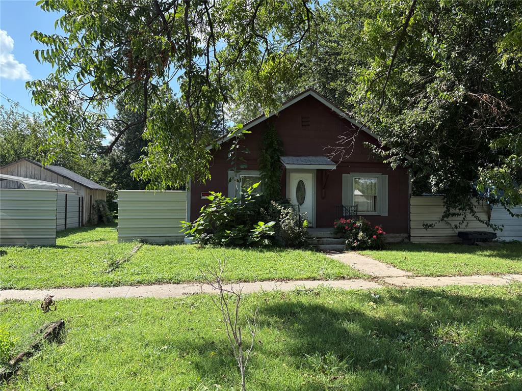 615 E Charles Avenue