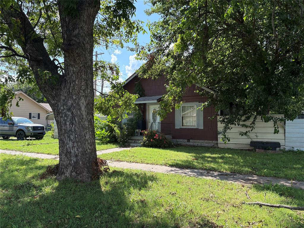 615 E Charles Avenue