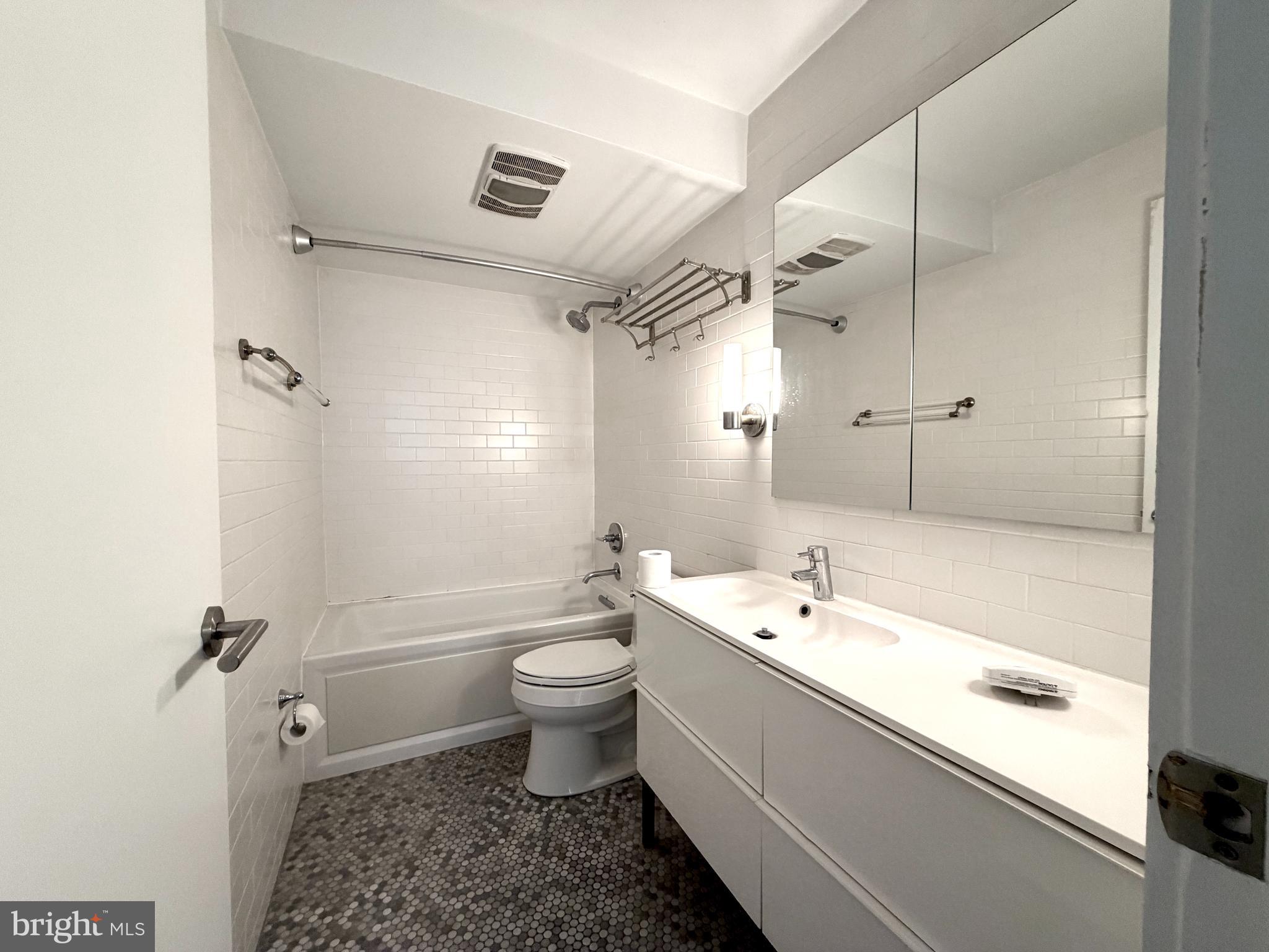 1318 22ND STREET NW 203