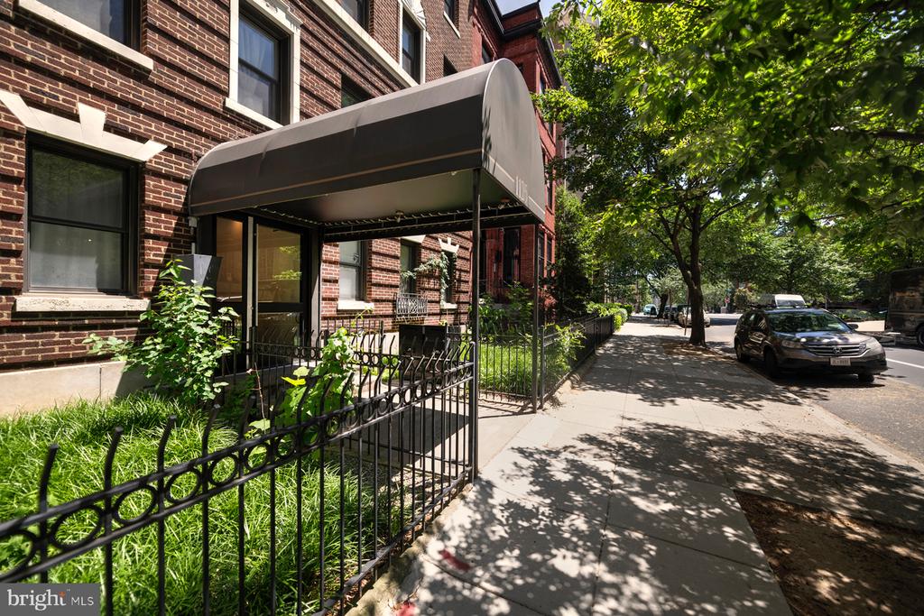 1125 12TH STREET NW 64