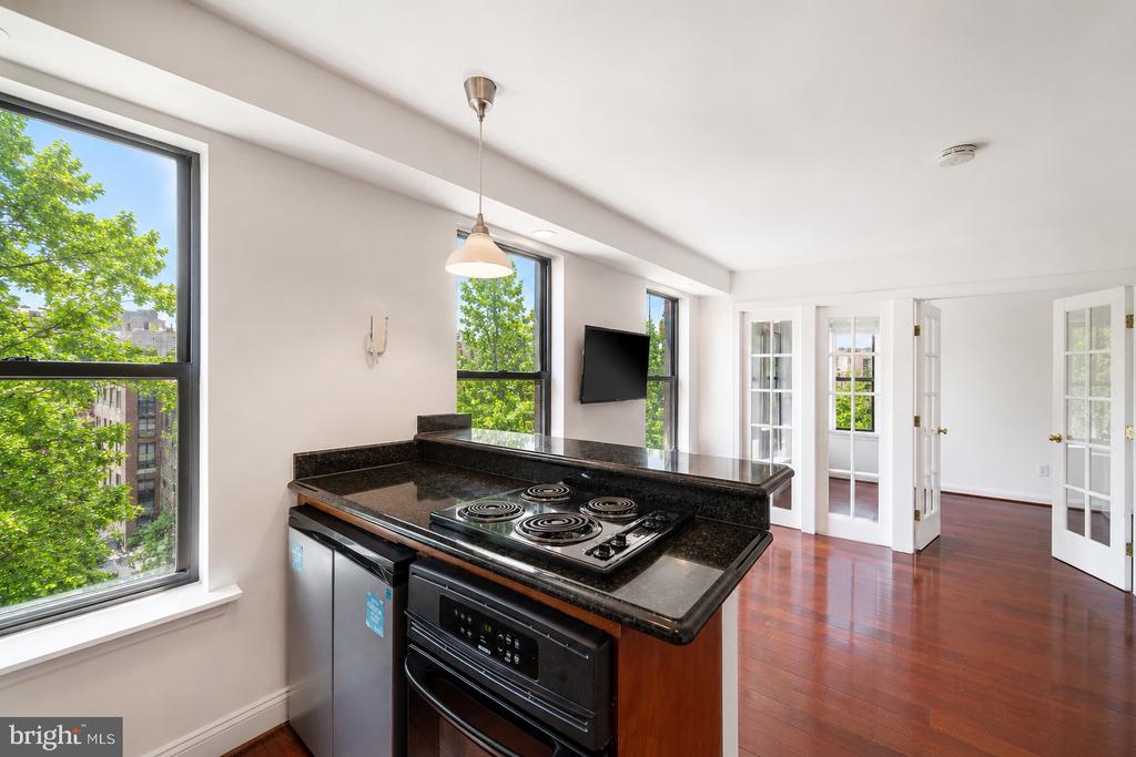 1125 12TH STREET NW 64