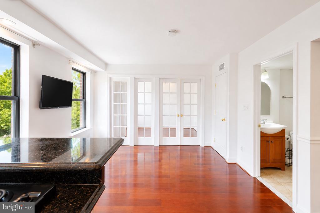 1125 12TH STREET NW 64