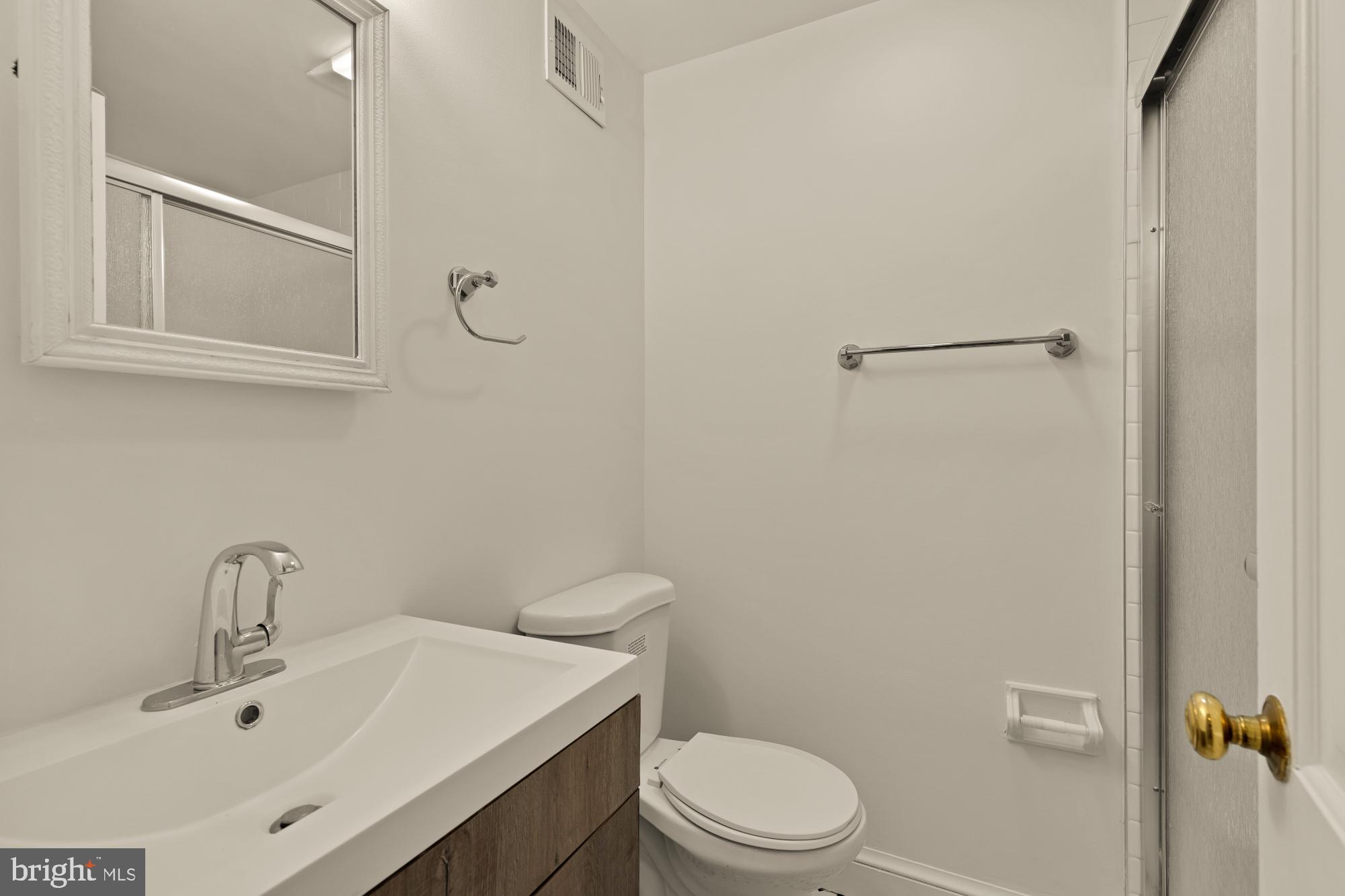 4939 CRESCENT STREET C18