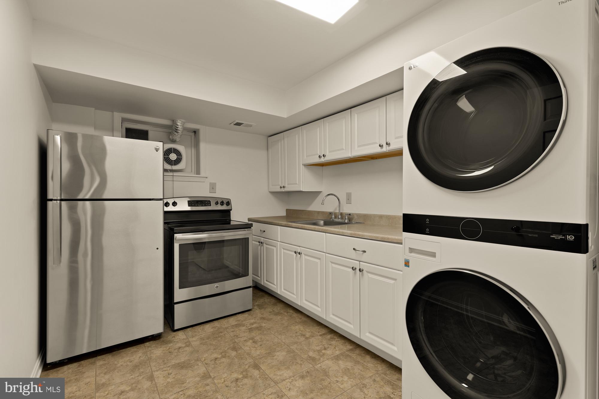 4939 CRESCENT STREET C18