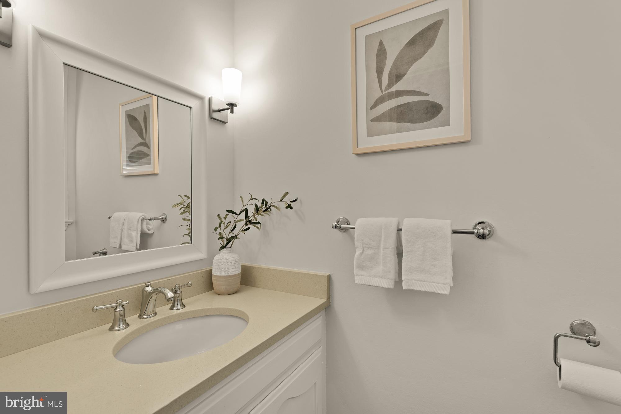 4939 CRESCENT STREET C18