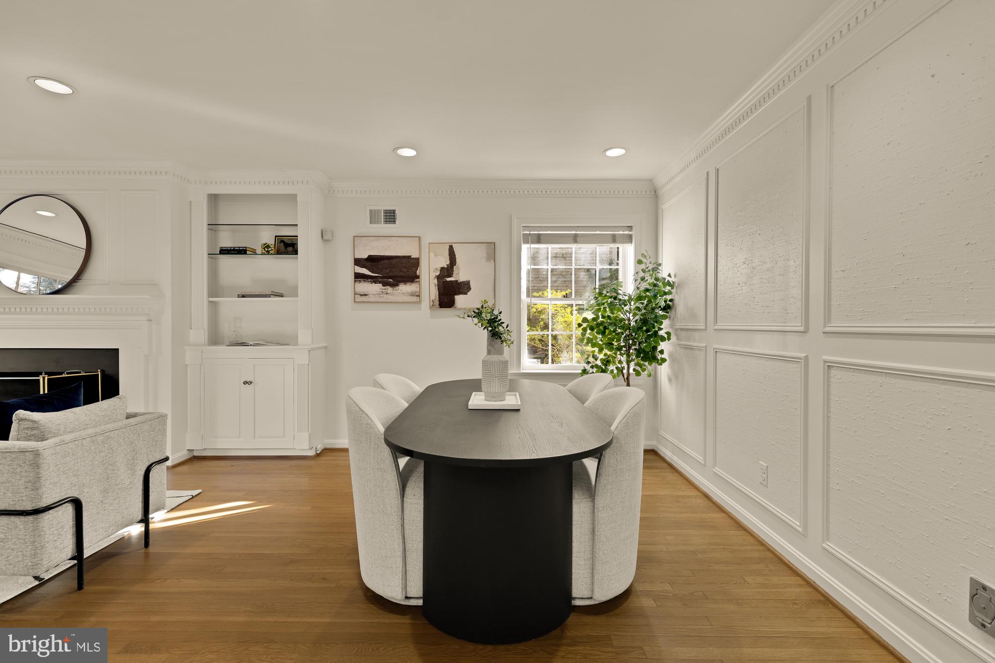 4939 CRESCENT STREET C18