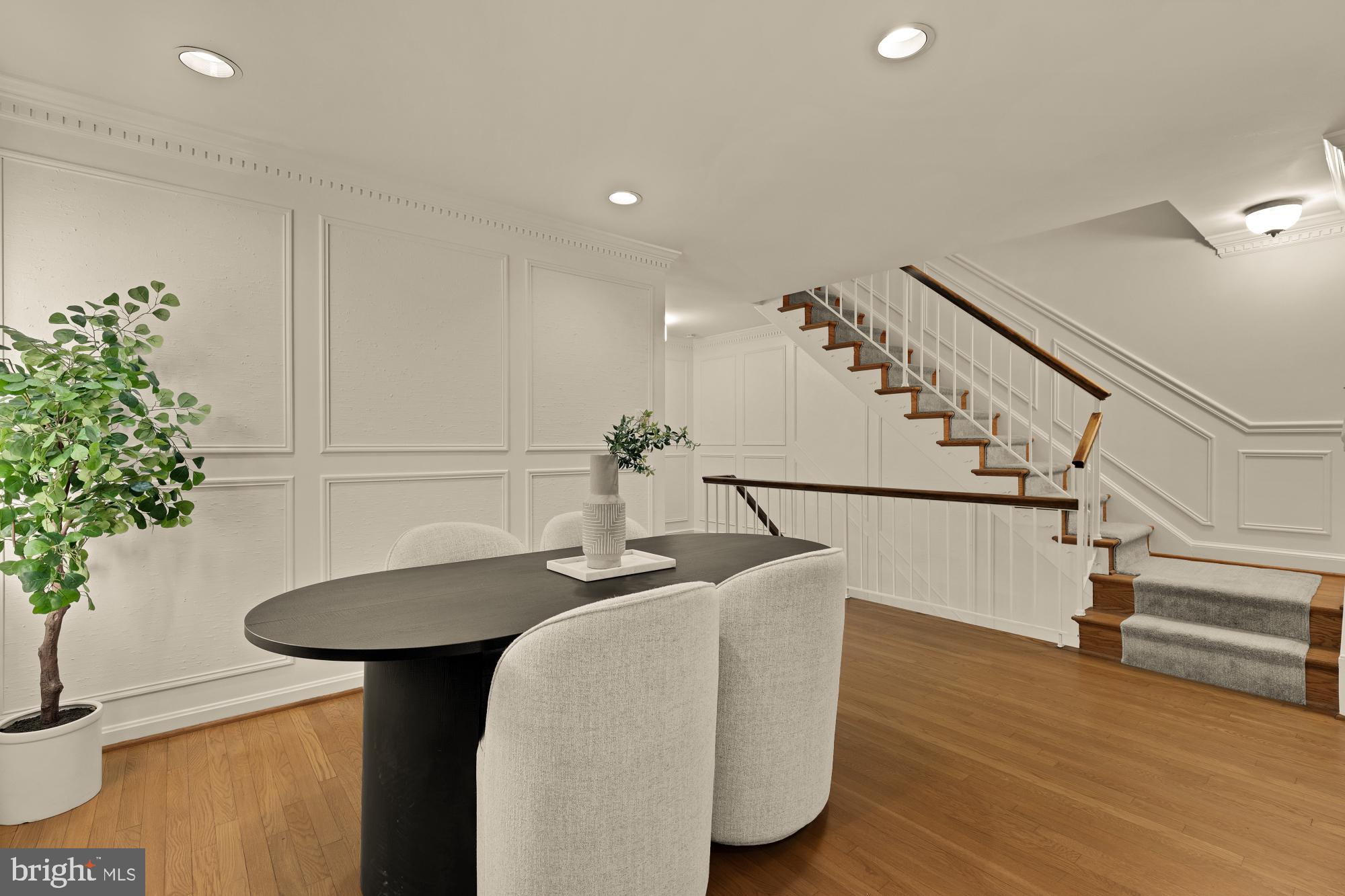 4939 CRESCENT STREET C18