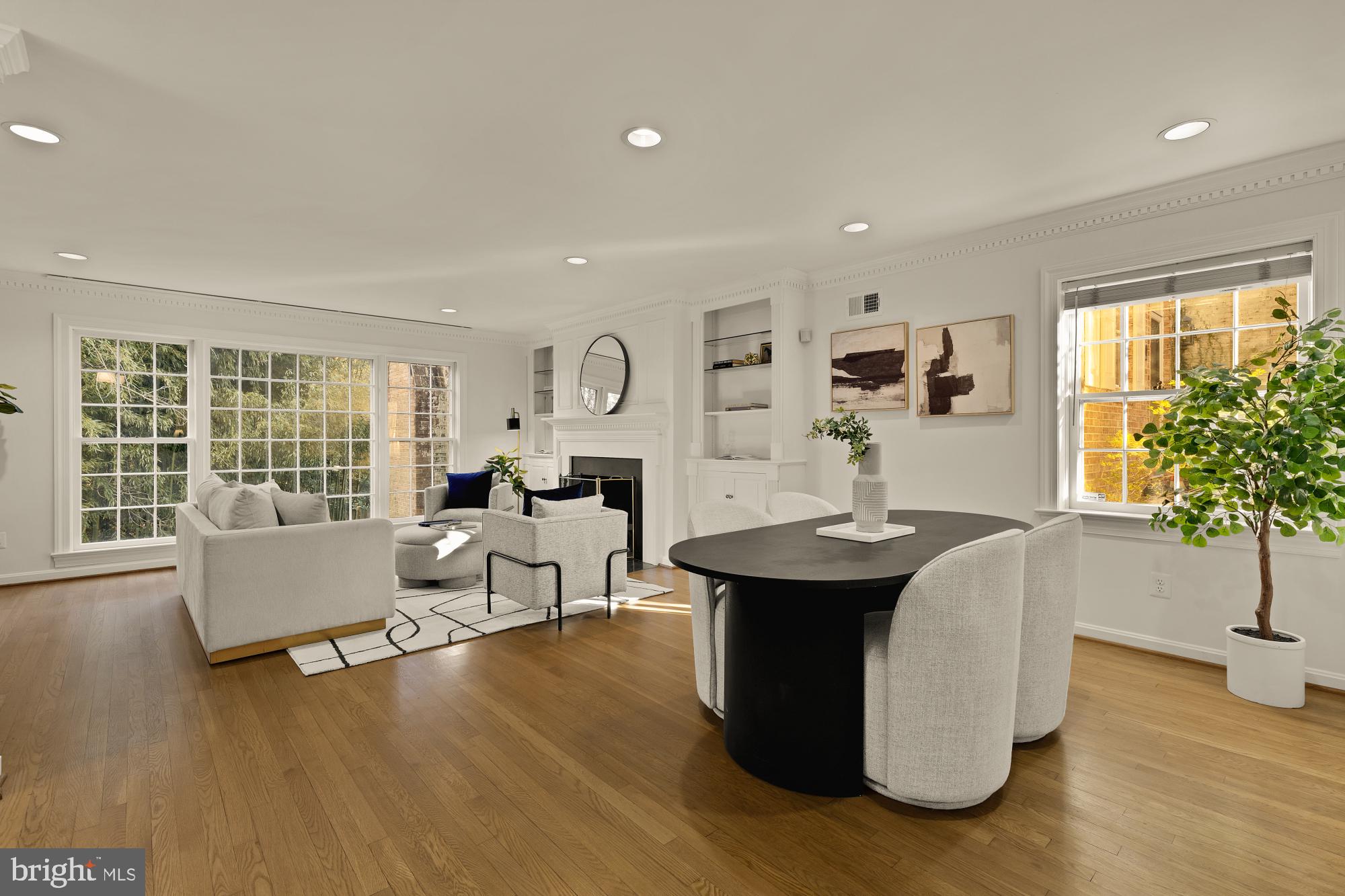 4939 CRESCENT STREET C18