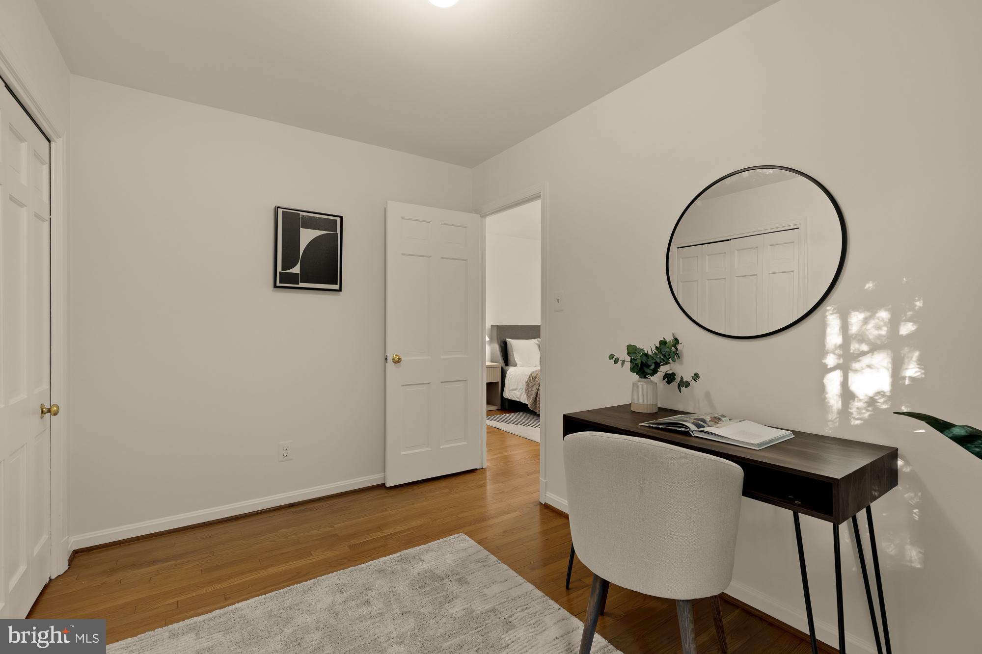 4939 CRESCENT STREET C18